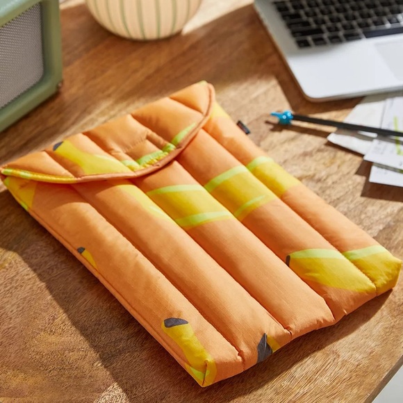 NWOT BAGGU 13" Banana Print Puffy Laptop Sleeve - Picture 2 of 15